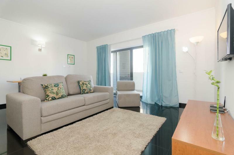 Rocha Tower By Beach Rentals Екстер'єр фото