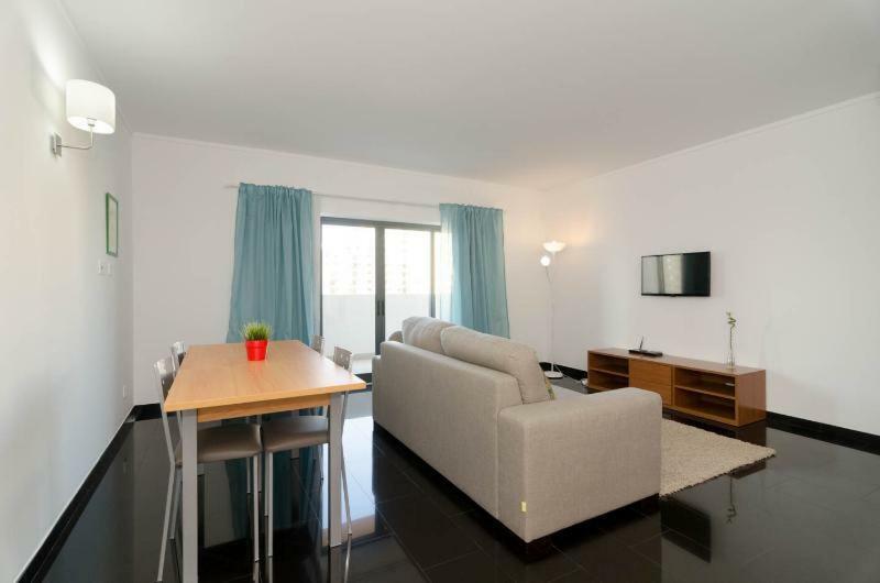 Rocha Tower By Beach Rentals Екстер'єр фото